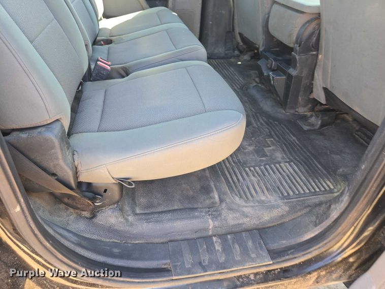 image for item EV5917 2022 Ford F350 Crew Cab flatbed pickup truck