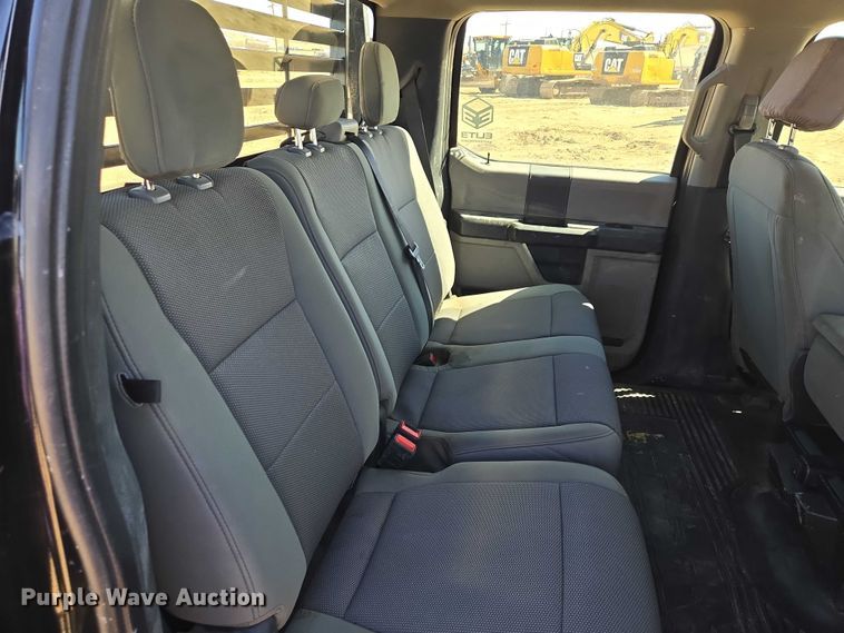 image for item EV5917 2022 Ford F350 Crew Cab flatbed pickup truck