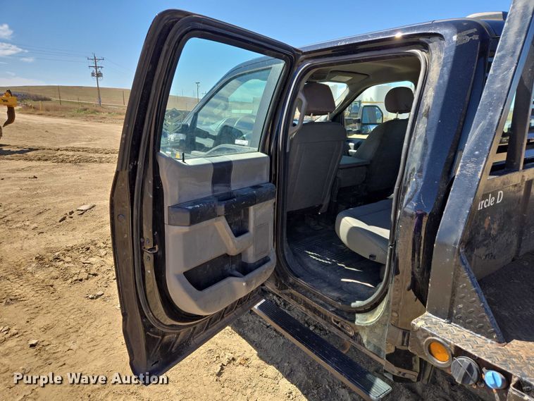 image for item EV5917 2022 Ford F350 Crew Cab flatbed pickup truck