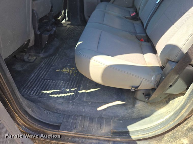 image for item EV5917 2022 Ford F350 Crew Cab flatbed pickup truck
