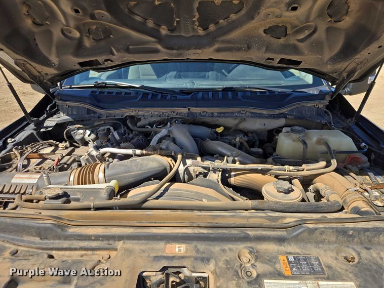 image for item EV5917 2022 Ford F350 Crew Cab flatbed pickup truck