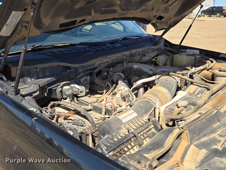 image for item EV5917 2022 Ford F350 Crew Cab flatbed pickup truck