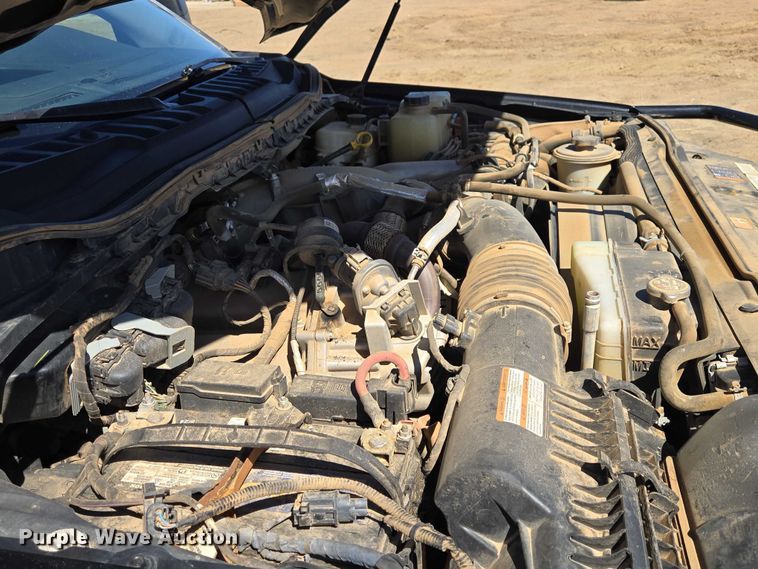 image for item EV5917 2022 Ford F350 Crew Cab flatbed pickup truck