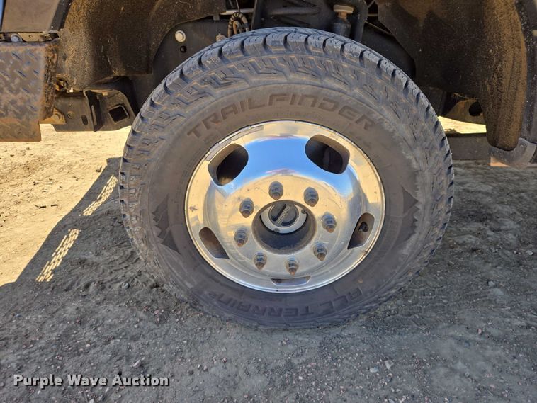 image for item EV5917 2022 Ford F350 Crew Cab flatbed pickup truck