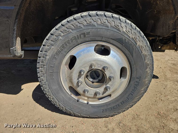 image for item EV5917 2022 Ford F350 Crew Cab flatbed pickup truck