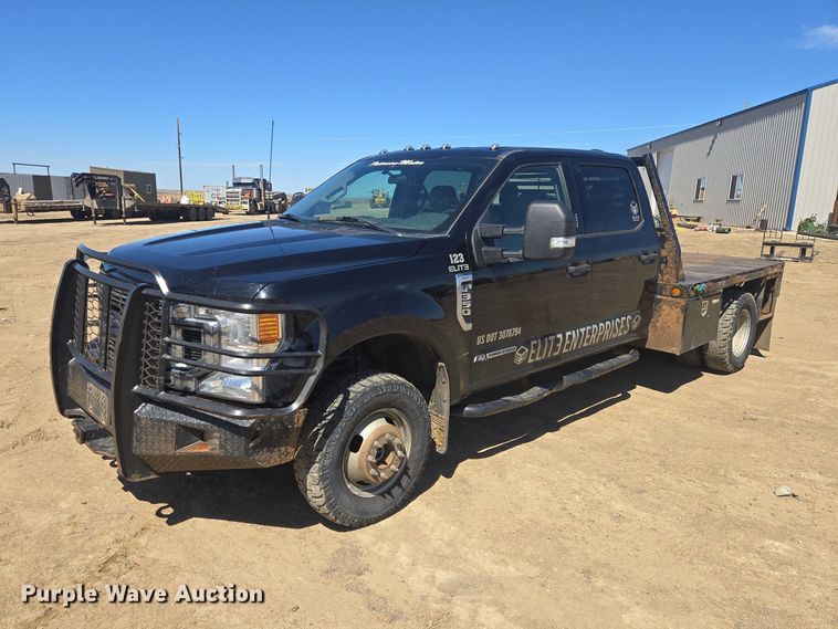 image for item EV5918 2022 Ford F350 Crew Cab flatbed pickup truck