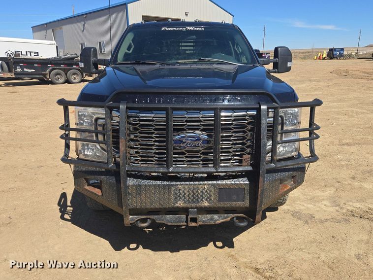 image for item EV5918 2022 Ford F350 Crew Cab flatbed pickup truck