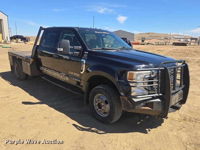 image for item EV5918 2022 Ford F350 Crew Cab flatbed pickup truck