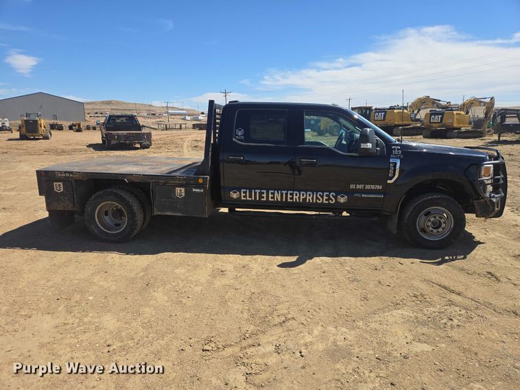 image for item EV5918 2022 Ford F350 Crew Cab flatbed pickup truck