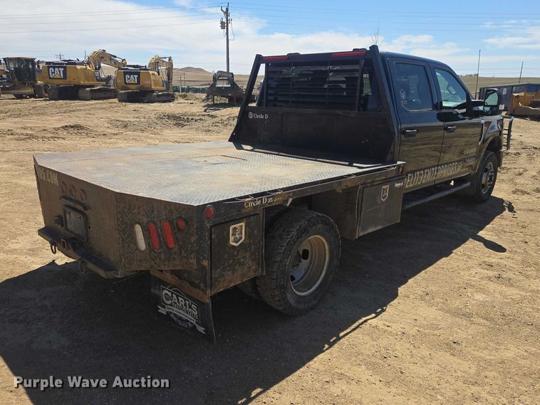 image for item EV5918 2022 Ford F350 Crew Cab flatbed pickup truck