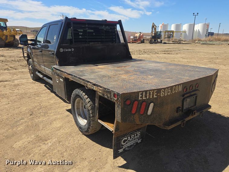 image for item EV5918 2022 Ford F350 Crew Cab flatbed pickup truck