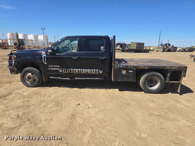 image for item EV5918 2022 Ford F350 Crew Cab flatbed pickup truck