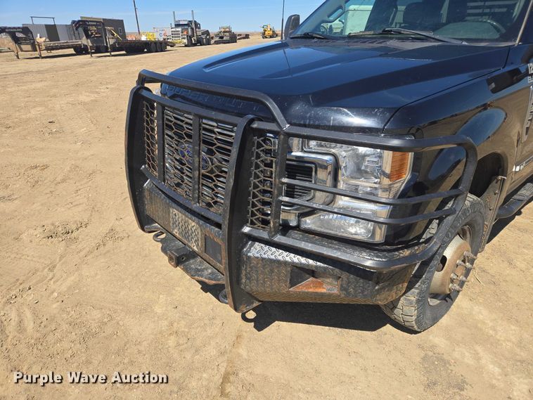 image for item EV5918 2022 Ford F350 Crew Cab flatbed pickup truck