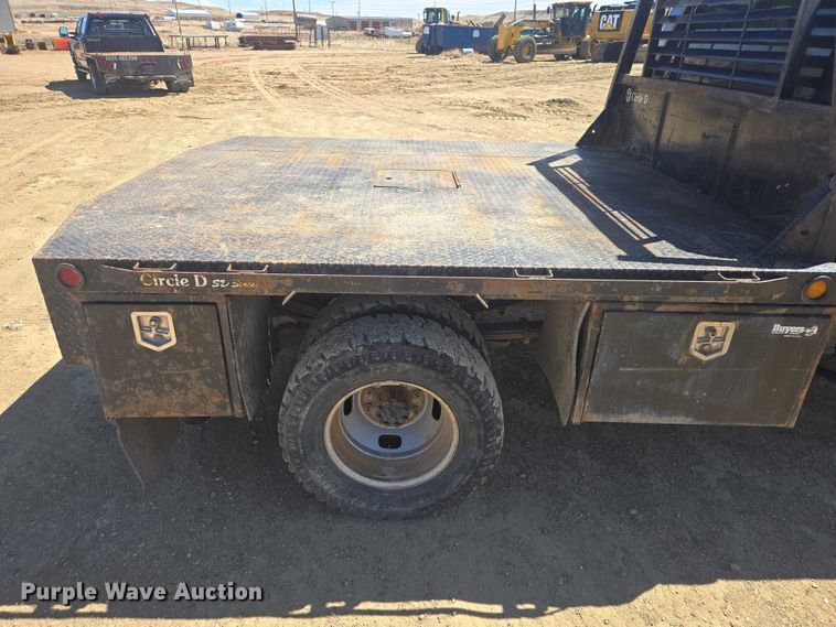 image for item EV5918 2022 Ford F350 Crew Cab flatbed pickup truck