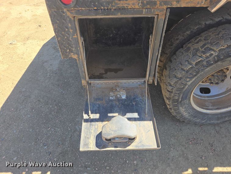 image for item EV5918 2022 Ford F350 Crew Cab flatbed pickup truck