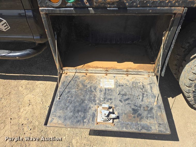 image for item EV5918 2022 Ford F350 Crew Cab flatbed pickup truck