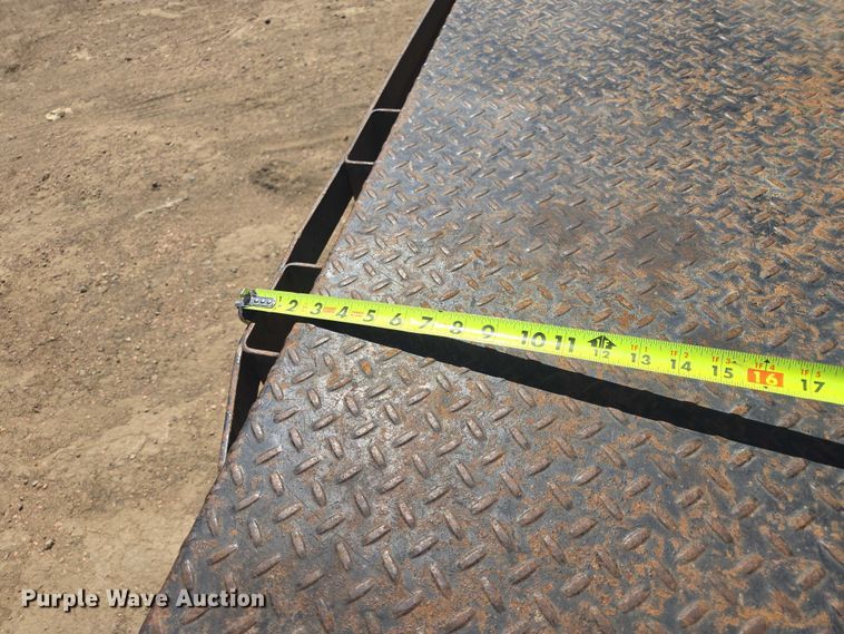 image for item EV5918 2022 Ford F350 Crew Cab flatbed pickup truck
