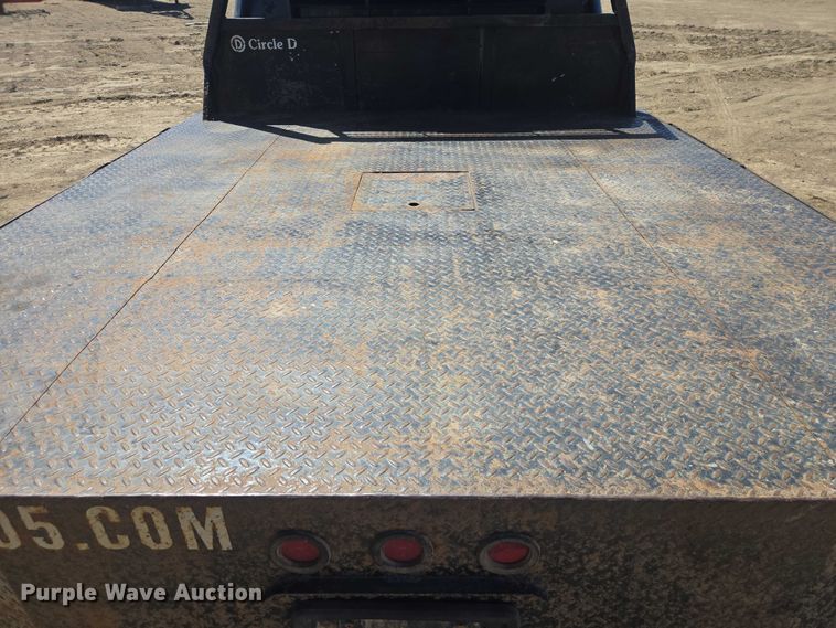 image for item EV5918 2022 Ford F350 Crew Cab flatbed pickup truck