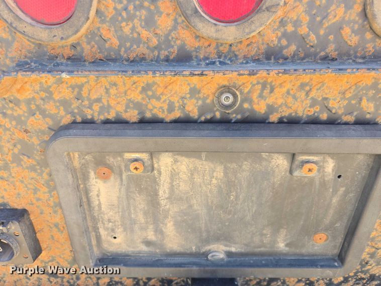 image for item EV5918 2022 Ford F350 Crew Cab flatbed pickup truck