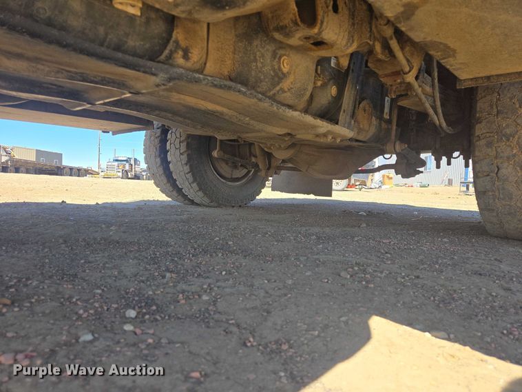 image for item EV5918 2022 Ford F350 Crew Cab flatbed pickup truck