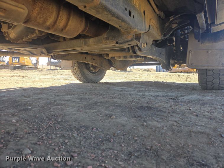 image for item EV5918 2022 Ford F350 Crew Cab flatbed pickup truck