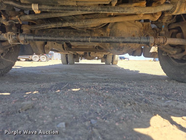 image for item EV5918 2022 Ford F350 Crew Cab flatbed pickup truck