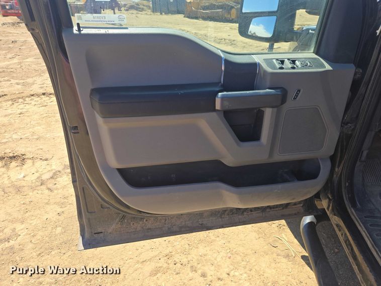 image for item EV5918 2022 Ford F350 Crew Cab flatbed pickup truck