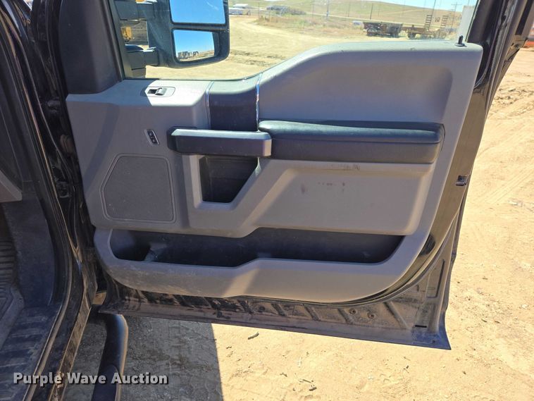 image for item EV5918 2022 Ford F350 Crew Cab flatbed pickup truck