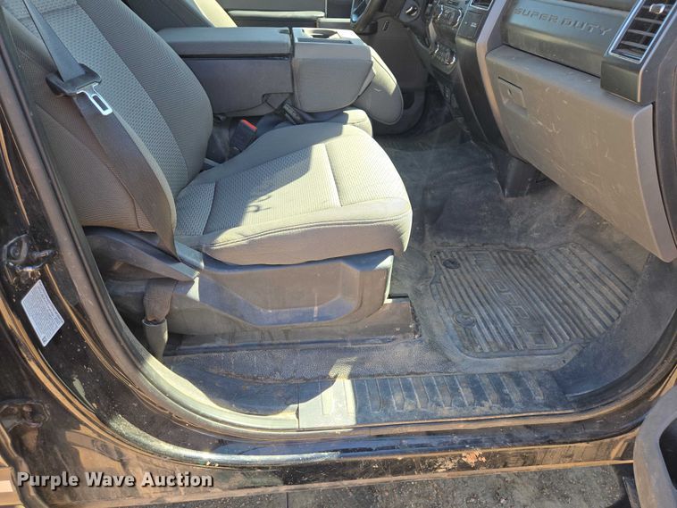 image for item EV5918 2022 Ford F350 Crew Cab flatbed pickup truck