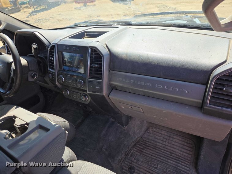 image for item EV5918 2022 Ford F350 Crew Cab flatbed pickup truck