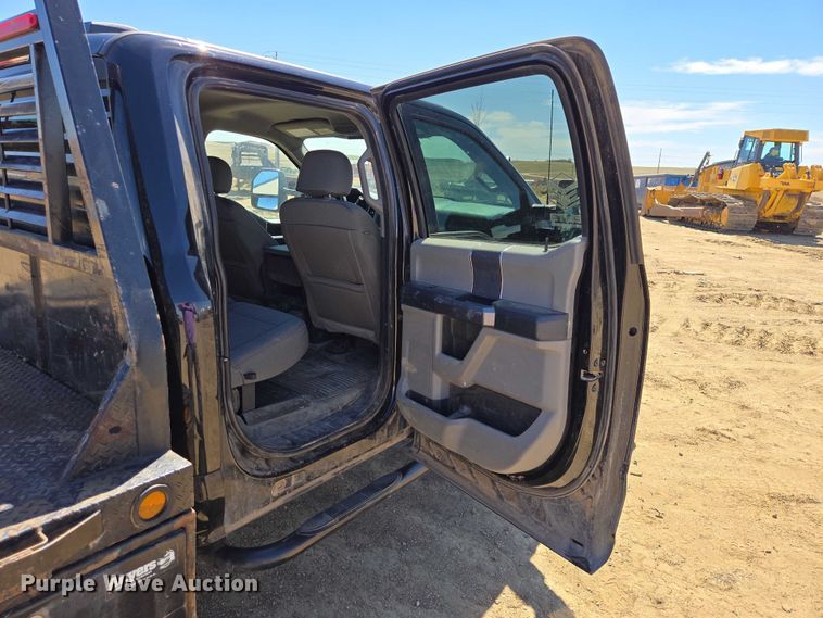 image for item EV5918 2022 Ford F350 Crew Cab flatbed pickup truck