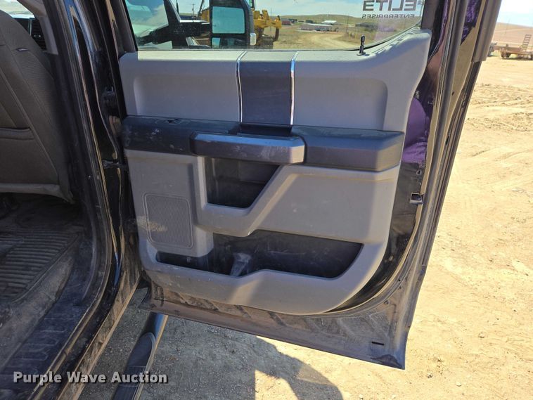 image for item EV5918 2022 Ford F350 Crew Cab flatbed pickup truck