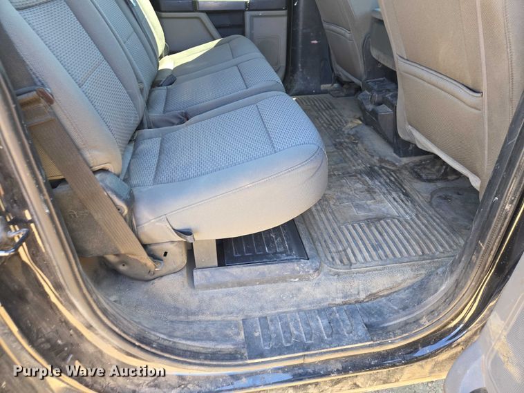 image for item EV5918 2022 Ford F350 Crew Cab flatbed pickup truck