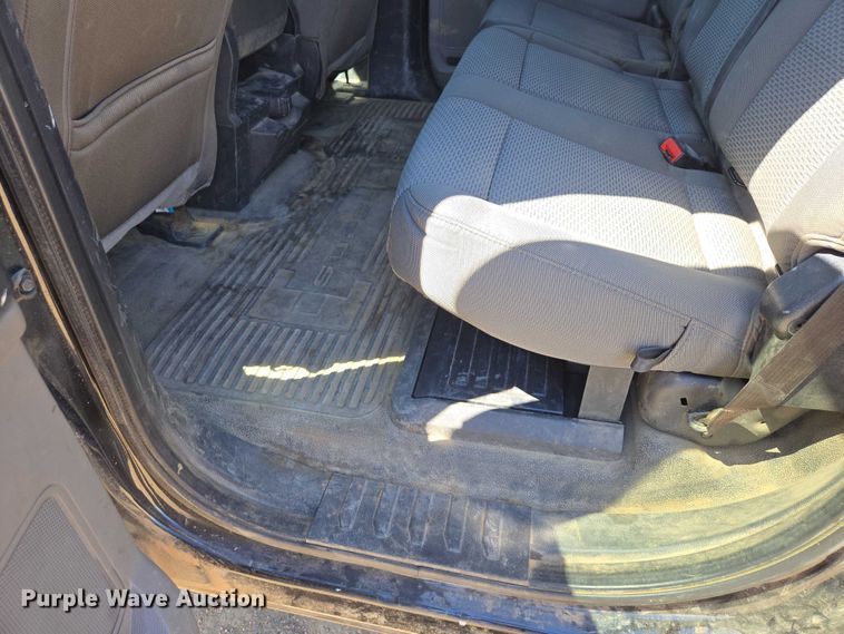 image for item EV5918 2022 Ford F350 Crew Cab flatbed pickup truck