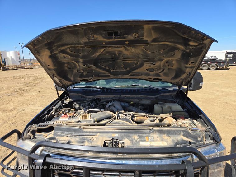 image for item EV5918 2022 Ford F350 Crew Cab flatbed pickup truck