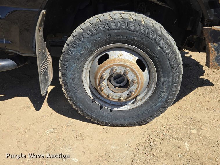 image for item EV5918 2022 Ford F350 Crew Cab flatbed pickup truck
