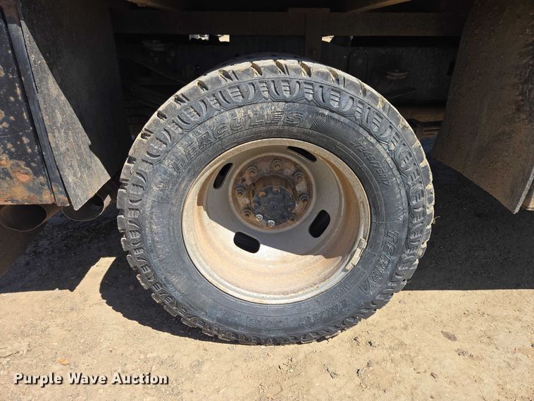 image for item EV5918 2022 Ford F350 Crew Cab flatbed pickup truck
