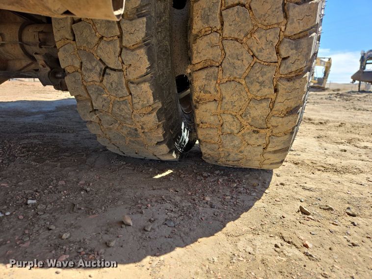 image for item EV5918 2022 Ford F350 Crew Cab flatbed pickup truck
