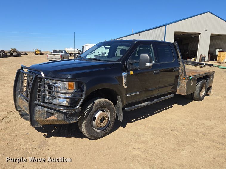 image for item EV5920 2022 Ford F350 Crew Cab flatbed pickup truck