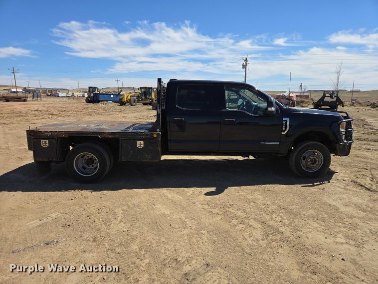 image for item EV5920 2022 Ford F350 Crew Cab flatbed pickup truck