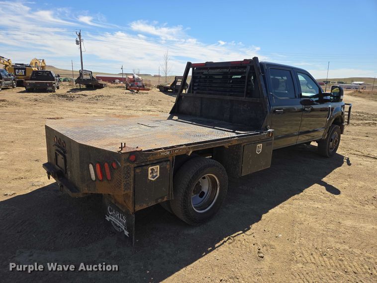 image for item EV5920 2022 Ford F350 Crew Cab flatbed pickup truck