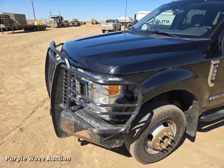 image for item EV5920 2022 Ford F350 Crew Cab flatbed pickup truck