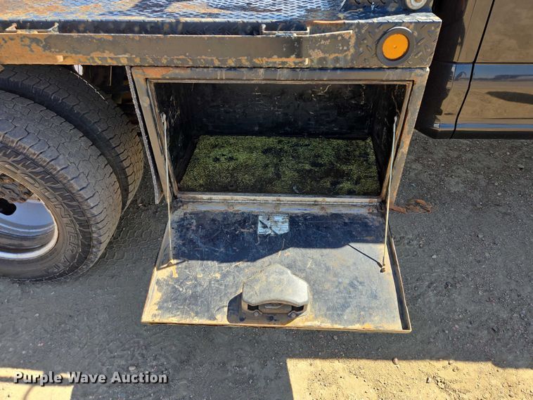image for item EV5920 2022 Ford F350 Crew Cab flatbed pickup truck