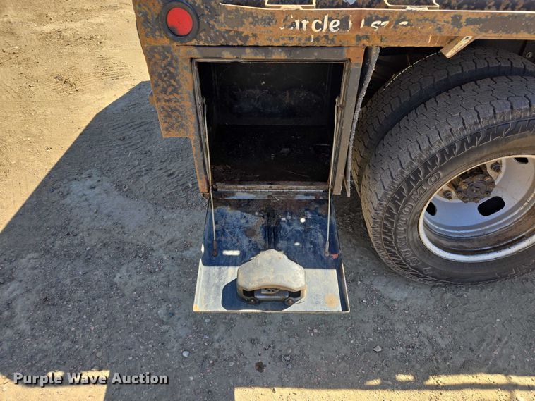 image for item EV5920 2022 Ford F350 Crew Cab flatbed pickup truck