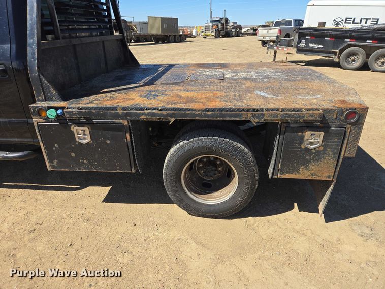 image for item EV5920 2022 Ford F350 Crew Cab flatbed pickup truck