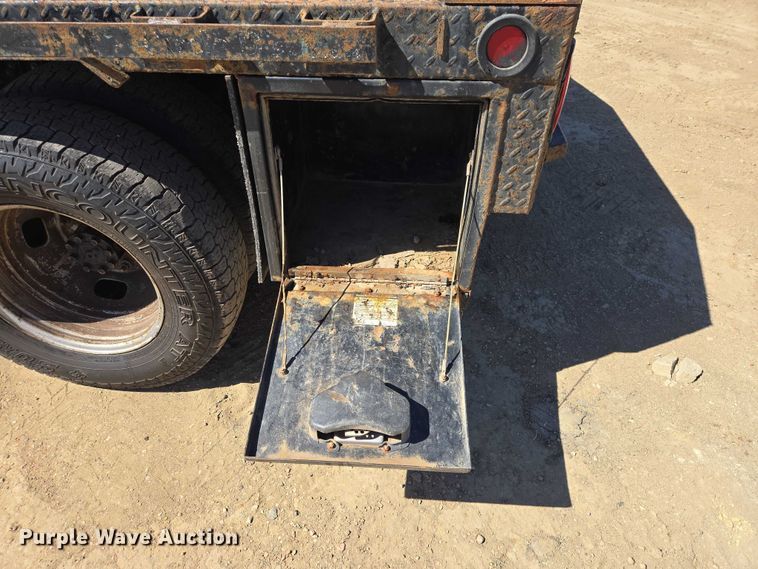 image for item EV5920 2022 Ford F350 Crew Cab flatbed pickup truck