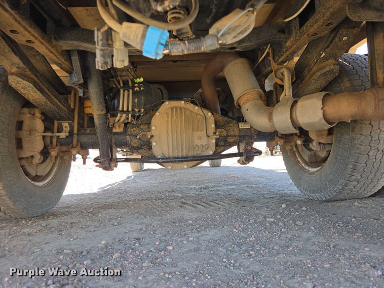 image for item EV5920 2022 Ford F350 Crew Cab flatbed pickup truck