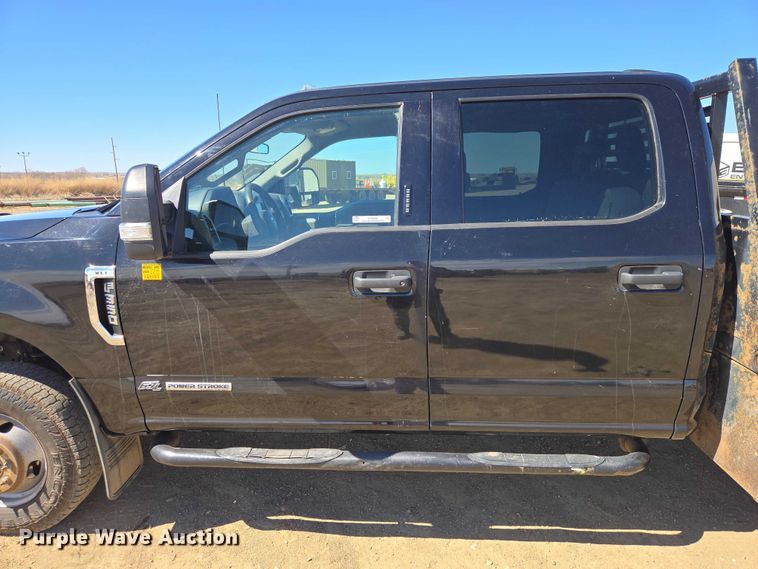 image for item EV5920 2022 Ford F350 Crew Cab flatbed pickup truck