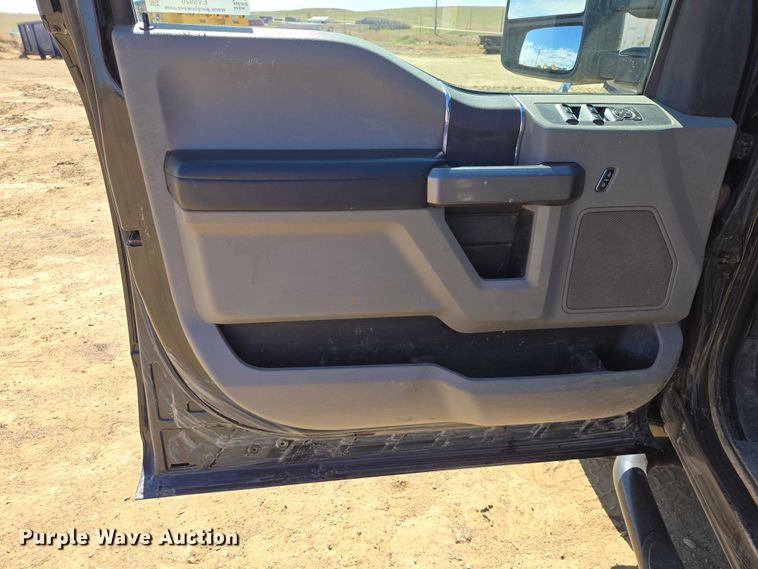image for item EV5920 2022 Ford F350 Crew Cab flatbed pickup truck