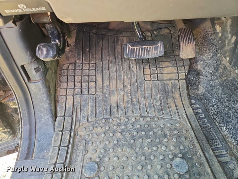 image for item EV5920 2022 Ford F350 Crew Cab flatbed pickup truck